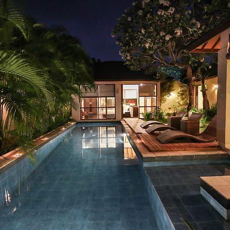 Samana Villas Legian  Exterior photo
